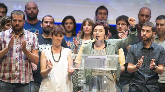 La nueva secretaria general de LAB, Garbiñe Aranburu, interviene en la clausura del 9 congreso del sindicato, celebrada en Vitoria.