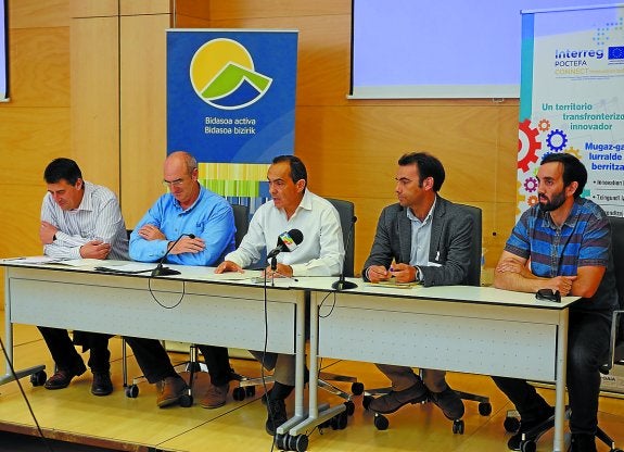 Bidasoa activa y empresas. Martín, Altuna, Páez, Badiola y González en Ficoba.