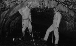 Los espeleólogos elgoibarreses llevan más de treinta años inspeccionando grutas y simas. [AITOR]
