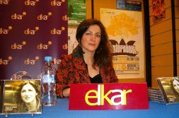 La pianista y compositora gasteiztarra Silvia San Miguel, en la presentación de su trabajo. [IRENE PALOS]