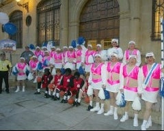 Los Bebés de la Bulla con la vestimenta que utilizaron los carnavales del año pasado. [MICHELENA]