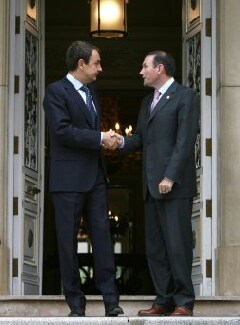 Zapatero avala un futuro acuerdo con el PNV que desactive la consulta de Ibarretxe