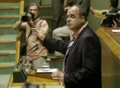 El portavoz parlamentario del PNV, Joseba Egibar, en la Cámara vasca. [JOSU TXABARRI]