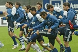 Los realistas, en el entrenamiento de ayer por la mañana en Zubieta. [LUSA]