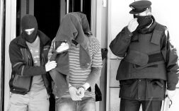 Diez detenidos en Gipuzkoa acusados de una docena de actos de kale borroka desde 2005