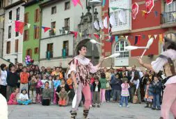 La feria medieval, con sus artesanos y saltimbanquis, regresará los días 10 y 11 de mayo. [OLIDEN]