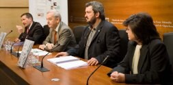 Peña, de GEM Euskadi; Guridi, diputado de Innovación; García Ramos, de Euko Ikaskuntza, y Coduras, de GEM España, en la rueda de prensa. [usoz]