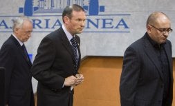 Joseba Azkarraga, Juan José Ibarretxe y Javier Madrazo, en una comparecencia del consejo político. /DAVID AGUILAR/EFE