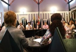 Antón Arbulu presidió el Pleno de su renuncia al cargo. /ARESTI