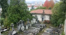 El viejo cementerio de Aldai ya no alberga restos humanos transcurridos casi 15 años desde su clausura. /OLIDEN