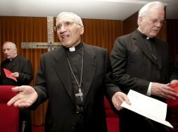 Rouco Varela, junto al cardenal Amigo, ayer en la asamblea de la Conferencia Episcopal. /J. MARTÍN/EFE