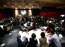 Los participantes en el Encuentro Anual de Innovación de Ibermática juegan a 'Enkidu, el viajero del tiempo'.