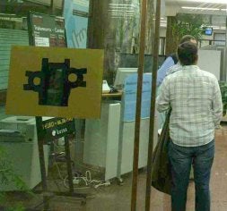 Clientes en una oficina de Kutxa. /MICHELENA