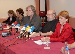 Candidatos de Iniciativa Internacionalista en su presentación en Donostia. /UNANUE