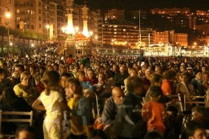 El Ayuntamiento adoptará medidas para que las rampas de los Relojes no soporten un gran peso. /DAVID APREA