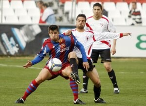A PRUEBA.  Dani Salas, ex jugador del Sevilla Atlético, estará a prueba en el Eibar para estudiar su posible fichaje. /ESTADIO DEPORTIVO