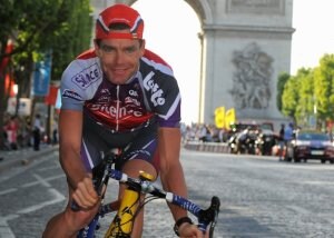 El fichaje de Cadel Evans le permitirá al equipo BMC correr el Tour de Francia. /AFP