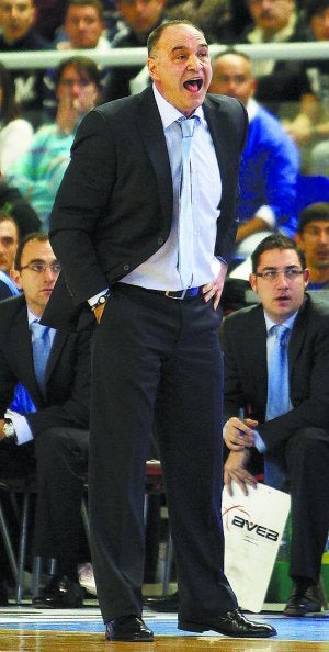 Intensidad. Laso da instrucciones a sus jugadores. ::
ÁLEX DOMÍNGUEZ