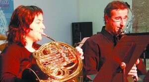 Dúo. La directora de la Banda Susana Plumed y Carlos Casadó en el último Café musical. ::
ROMATET