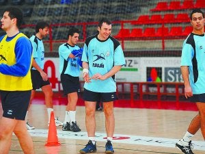 Sesión. El Arrate ha acabado con sus amistosos y ahora afrontará de nuevo la Liga. ::                             FÉLIX MORQUECHO