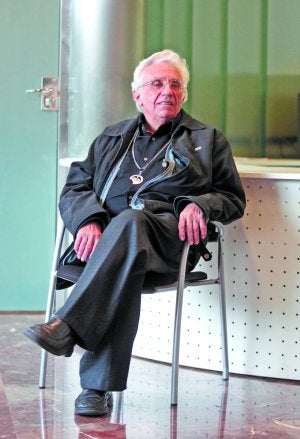 El Padre Silva durante su visita a EL DIARIO VASCO. ::
FRAILE