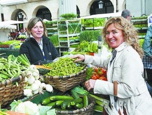 Primeras guindillas de Ibarra en el mercado de Ordizia. ::
J. MARÍN