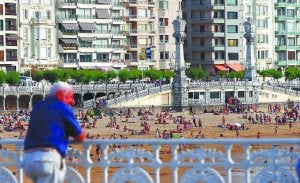 El mar de tamarindos que, cada verano, invade el Paseo de La Concha. ::
GONTZAL LARGO