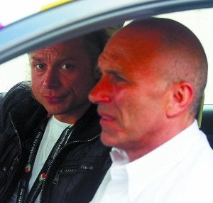 Álvaro Pino, junto a Valery Karpin, cuando el equipo se llamaba Karpin-Galicia. ::
DAVID APREA