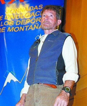 Veterano. El alpinista abulense Carlos Soria seguirá en su carrera particular por los 14 ochomiles. ::
DV
