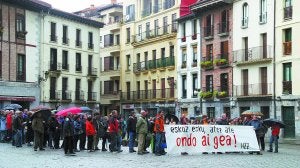 Imagen de la concentración del pasado domingo en la Plaza de los Gudaris. ::
JUANFER