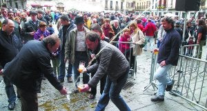 Txotx popular. El día 23 tendrá lugar la gran fiesta del txotx en la Plaza de los Gudaris. ::
JUANFER