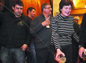 Eguzkiza, la presidenta de la asociación de sidreros.