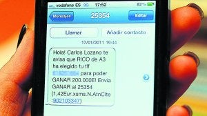 Éste es el 'sms' que cientos de miles de personas han recibido en sus móviles en las últimas semanas, algunos hasta dos veces. :: I. PÉREZ