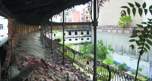 Deteriorado. Una vista del estado en que se encuentra actualmente el madrileño frontón Beti Jai. ::                             JOSÉ GONZÁLEZ