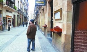 Estrategias. Un modelo de repisa que se va imponiendo en la Parte Vieja a falta de terrazas. ::
A.M.