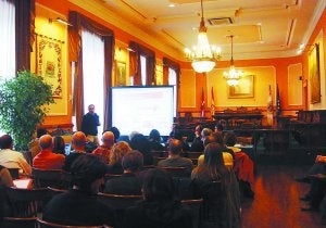 Valoración. El gerente de Mugan, Tomás Maeztu, explicó al Consejo los resultados de las diversas acciones.