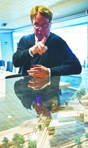 Referente. El profesor Regnier, en la Fundación Matía. ::
JOSE USOZ