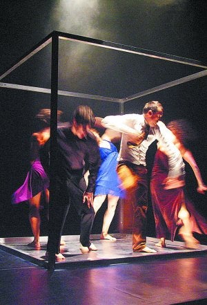 Ertza presenta hoy el espectáculo ZOO-Bestias trajeadas. ::
KLISK