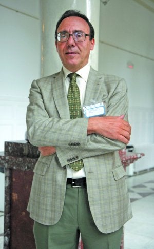 Innovador. Pere Marquès tras la conferencia. ::
ANTONIO GALLARDO