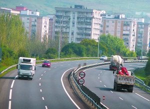 La variante estaba planteada paralela a la autopista, pero, de momento, parece que no se va a construir.
