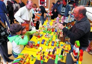 Medio Ambiente. Pide que se adquieran juguetes de artesanía local. ::
ARIZMENDI