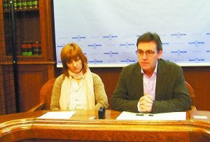 Nuevas tarifas. Los concejales de EAJ-PNV Josune Gómez y Xabier Iridoy. ::
F. DE LA HERA