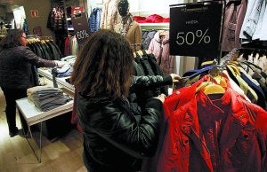 Por anticipo. Las tiendas han hecho jugosas promociones este año.