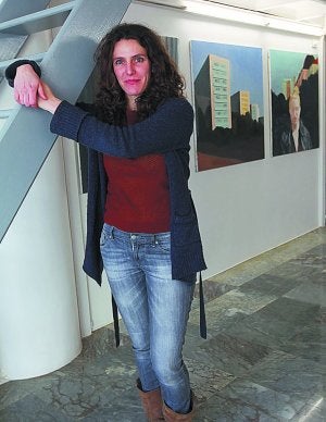 Isabel García-Huidrobo en la galería Errequerre. ::                             LUSA