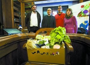 Joseba Beitia, Miguel Ángel Páez, Jesús Cámara y Helen Aguirre, en la presentación. ::
F. DE LA HERA