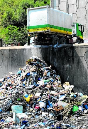 El vertedero de Igorre recibió el primer camión procedente de Gipuzkoa en julio de 2008. ::
IGNACIO PÉREZ