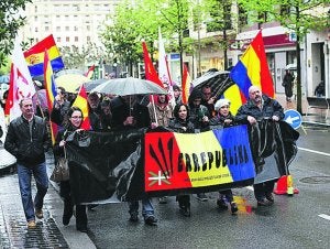 MARCHA. La comitiva republicana recorrió el paseo de Colón y las  calles del centro, hasta llegar a la plaza San Juan. ::
F. DE LA HERA