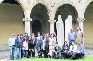 En la antigua universidad. Un grupo de juristas, en una de las reuniones del año pasado. ::
MARIAN