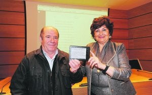 Libro Electrónico. Koldo Lizarralde y Carmen Larrañaga muestran el libro electrónico. ::
MORQUECHO