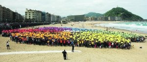Una vez organizados en la arena, los participantes bailaron y saltaron al son de la canción 'Furra, furra'. ::
ARIZMENDI